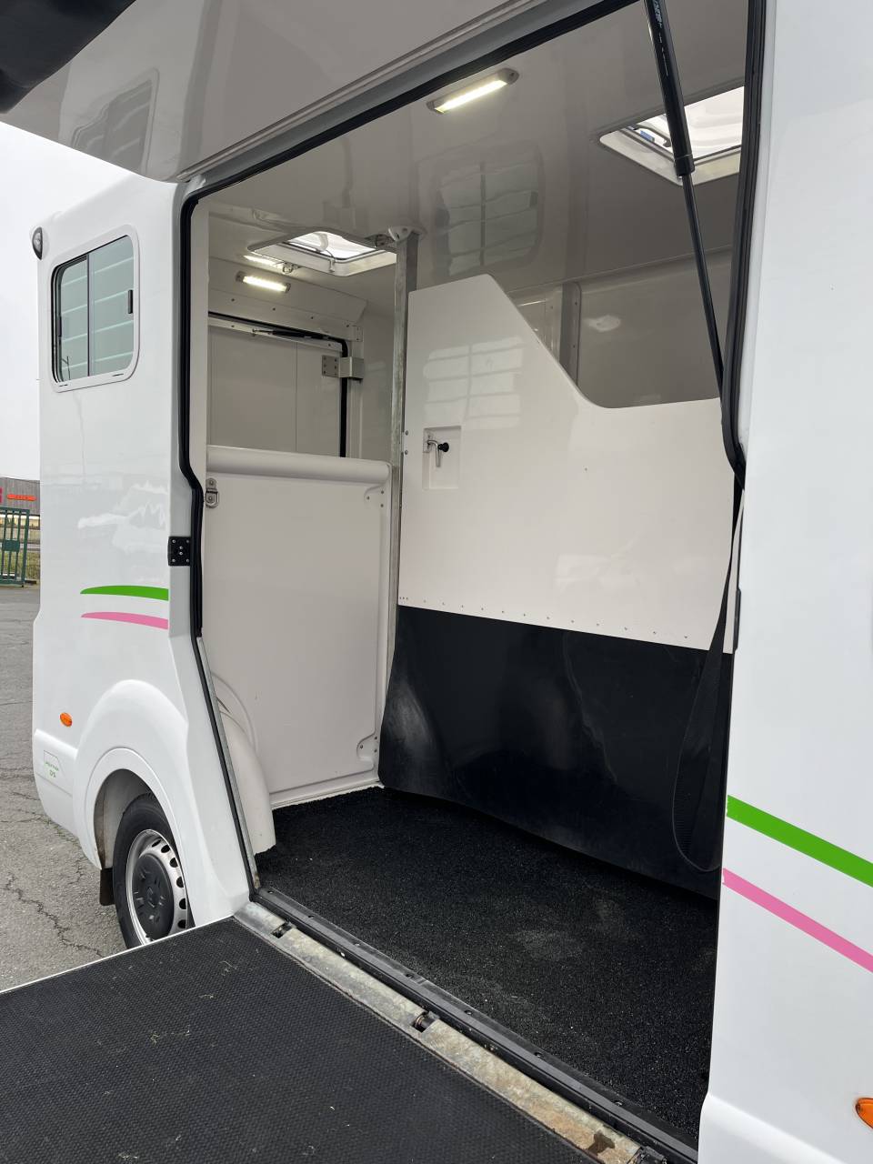 Furgoneta para caballos Barbot  2022 De segunda mano