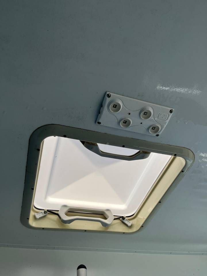 Furgoneta para caballos Theault VL BOXER THEAULT PROTEO 2014 De segunda mano