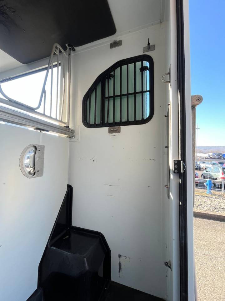 Furgoneta para caballos Theault VL BOXER THEAULT PROTEO 2014 De segunda mano