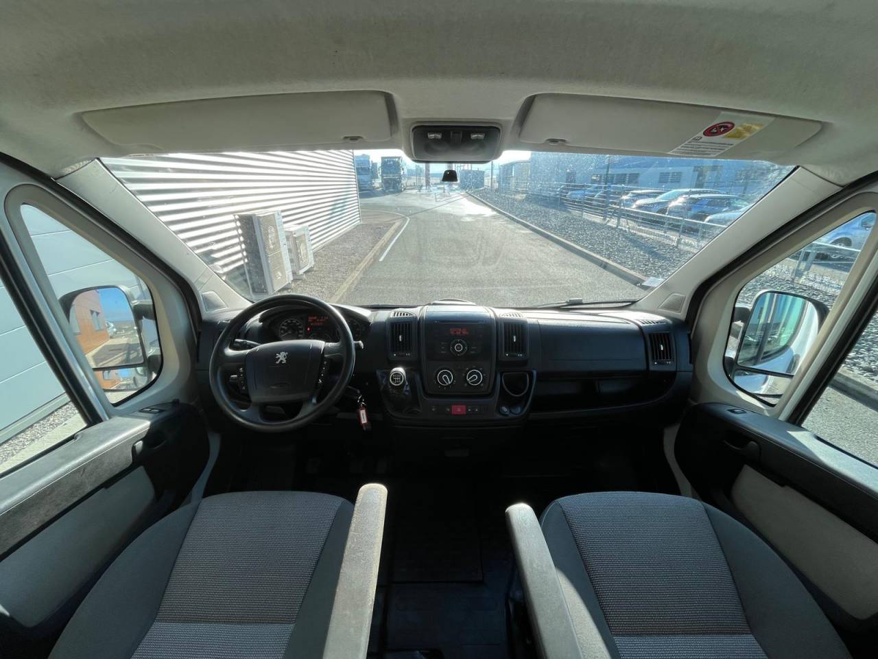 Furgoneta para caballos Theault VL BOXER THEAULT PROTEO 2014 De segunda mano