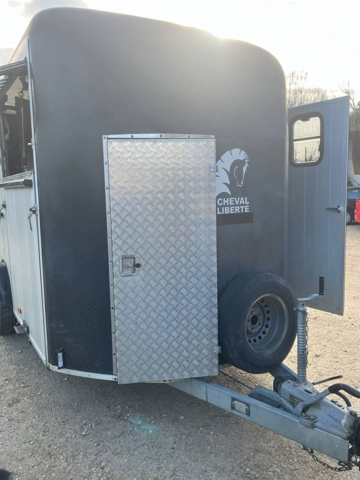 Van caballos Cheval Liberté  4 Caballos 2017 De segunda mano