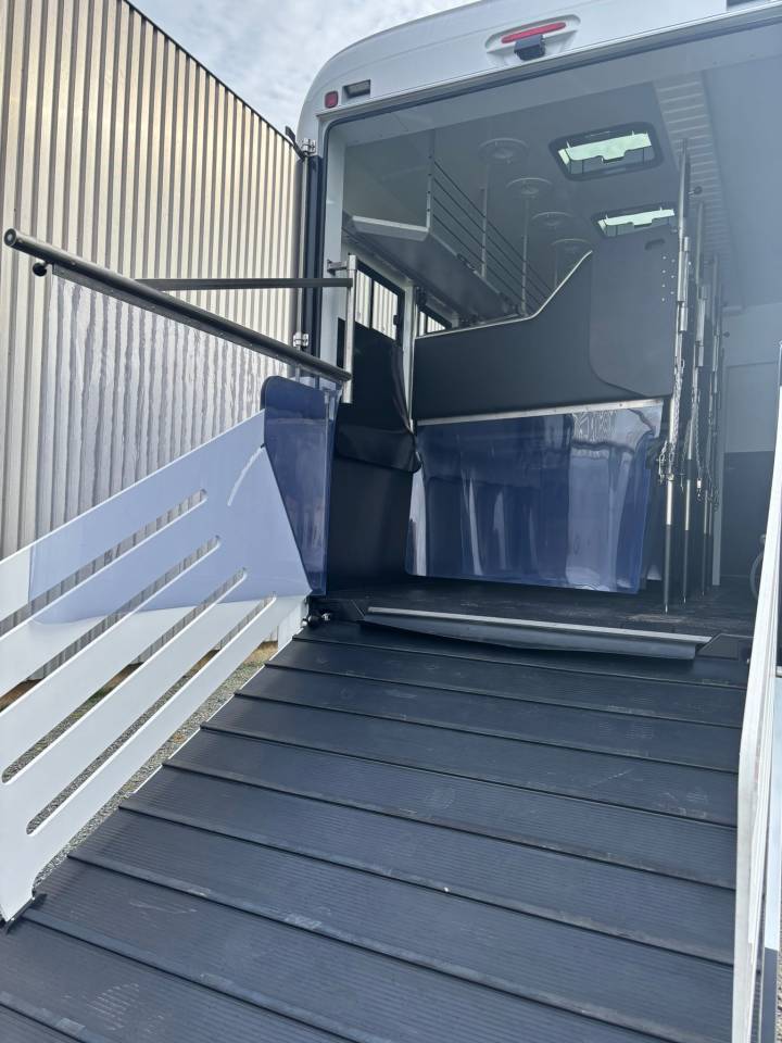 Camión para caballos Krismar Classicspace 2640 gamme pro 2025 Nuevo