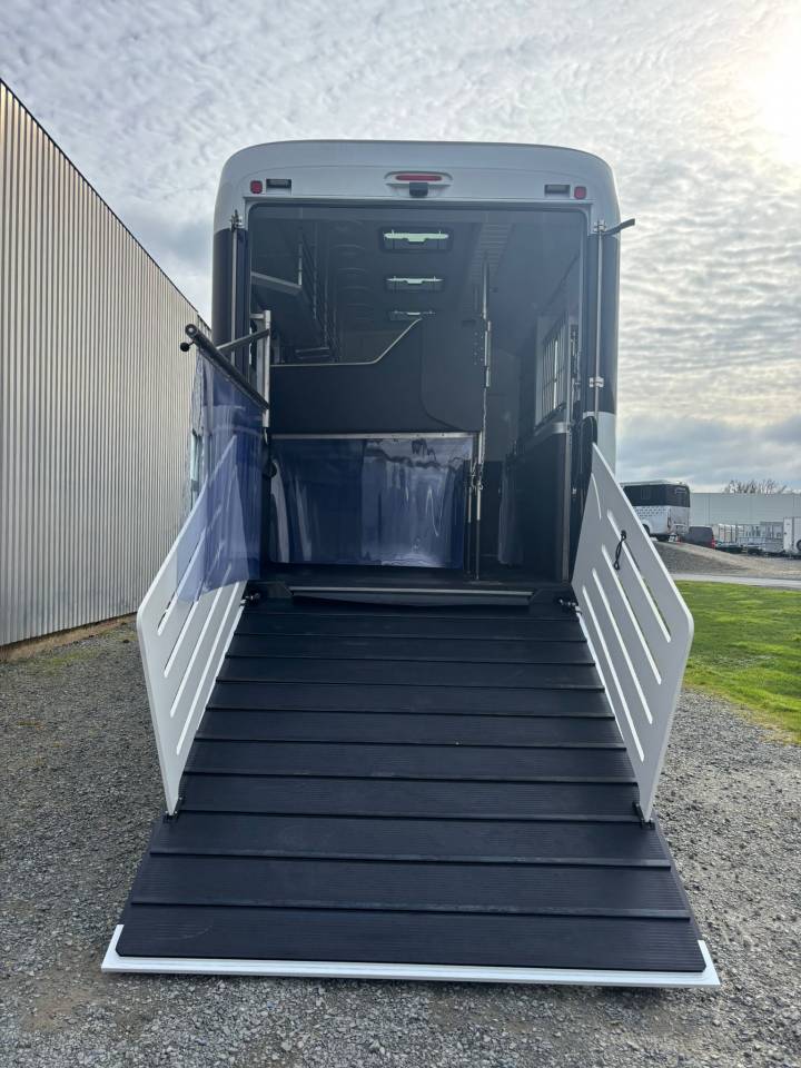 Camión para caballos Krismar Classicspace 2640 gamme pro 2025 Nuevo