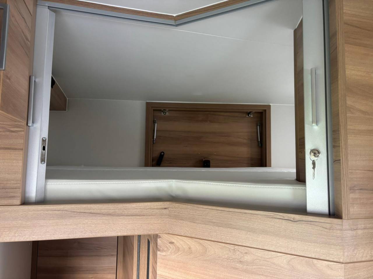 Camión para caballos Krismar Classicspace 2640 gamme pro 2025 Nuevo