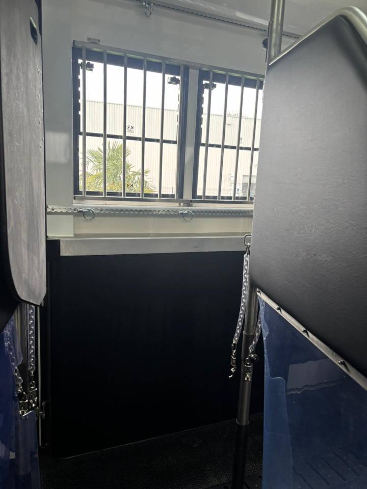 Camión para caballos Krismar Classicspace 2640 gamme pro 2025 Nuevo