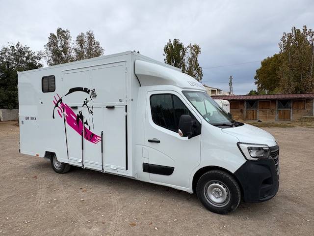 Furgoneta para caballos Renault  2021 De segunda mano