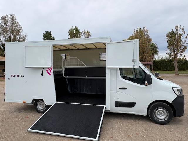 Furgoneta para caballos Renault  2021 De segunda mano