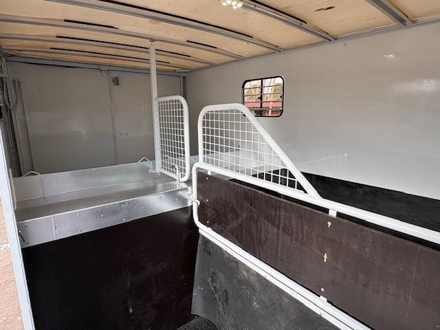 Furgoneta para caballos Renault  2020 De segunda mano