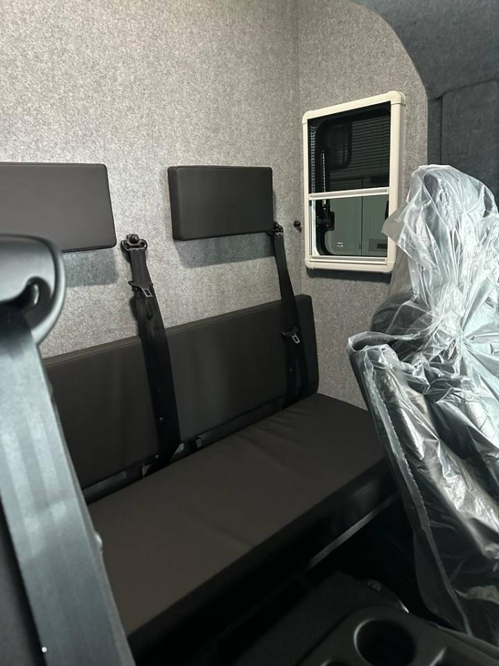 Furgoneta para caballos Otra marca NISSAN 0 Nuevo