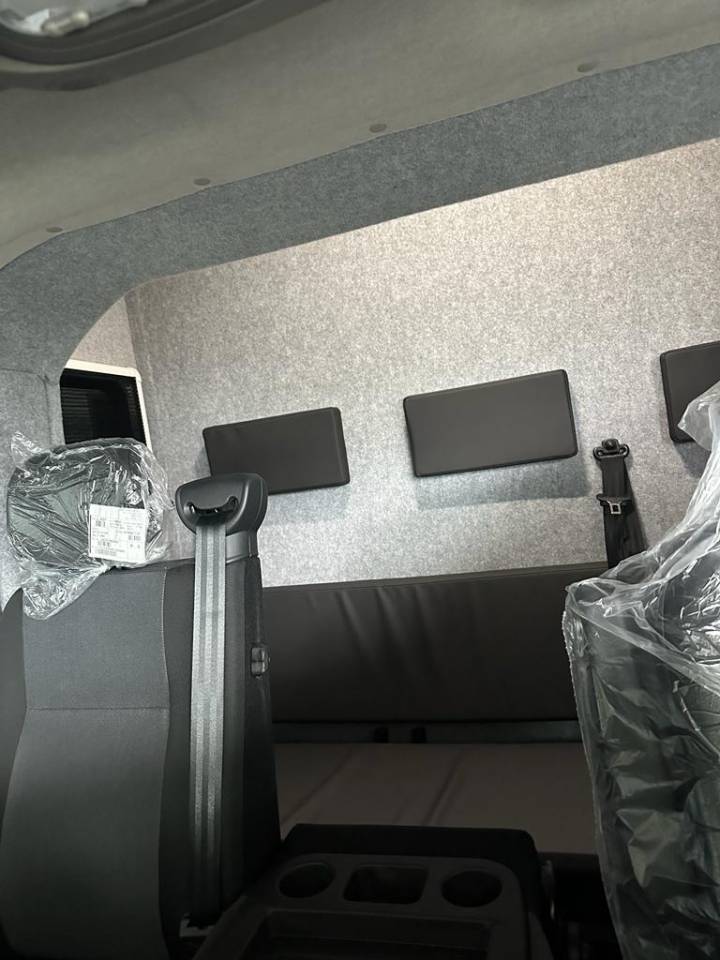 Furgoneta para caballos Otra marca NISSAN 0 Nuevo