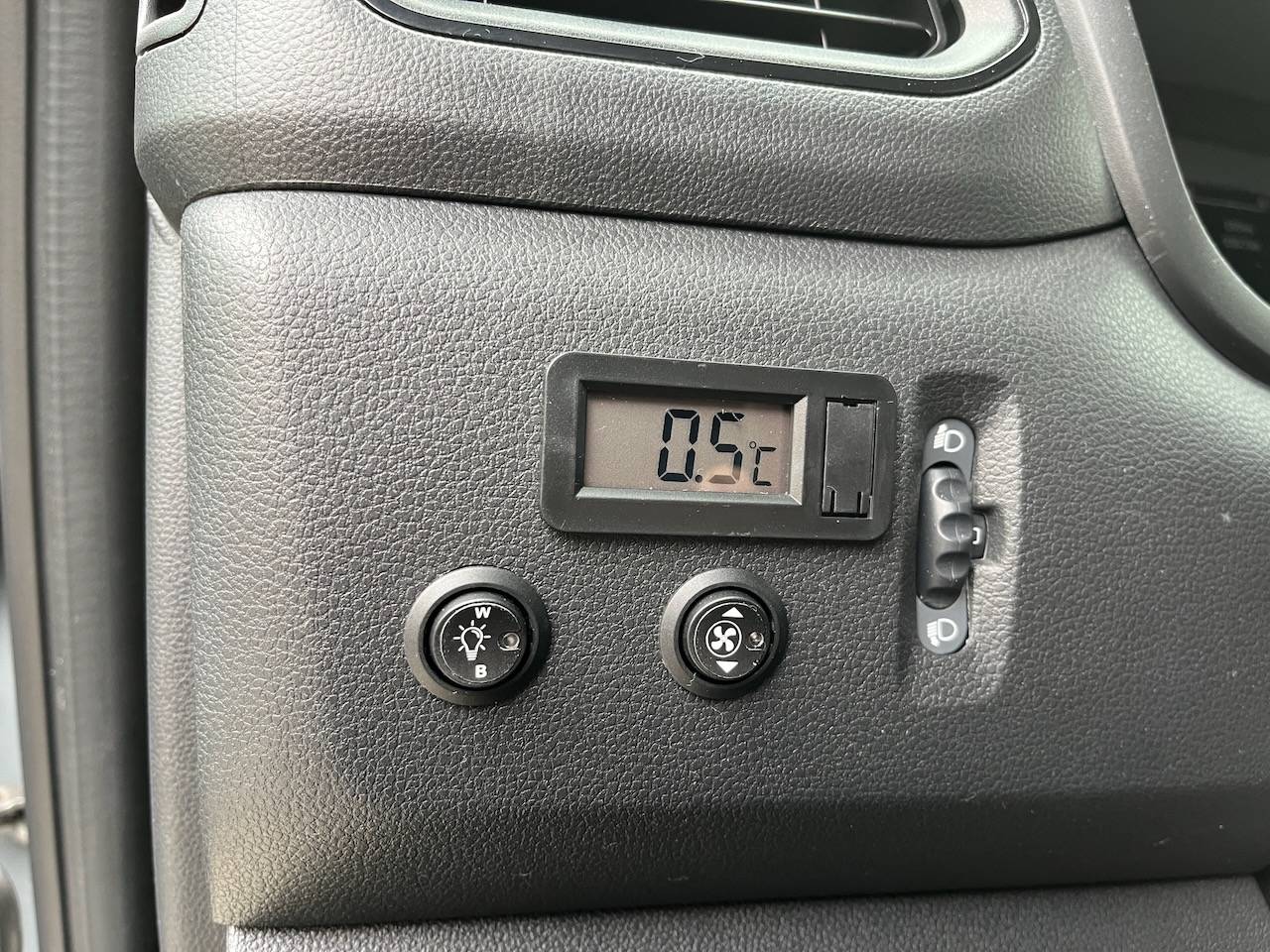 Furgoneta para caballos Otra marca NISSAN 0 Nuevo