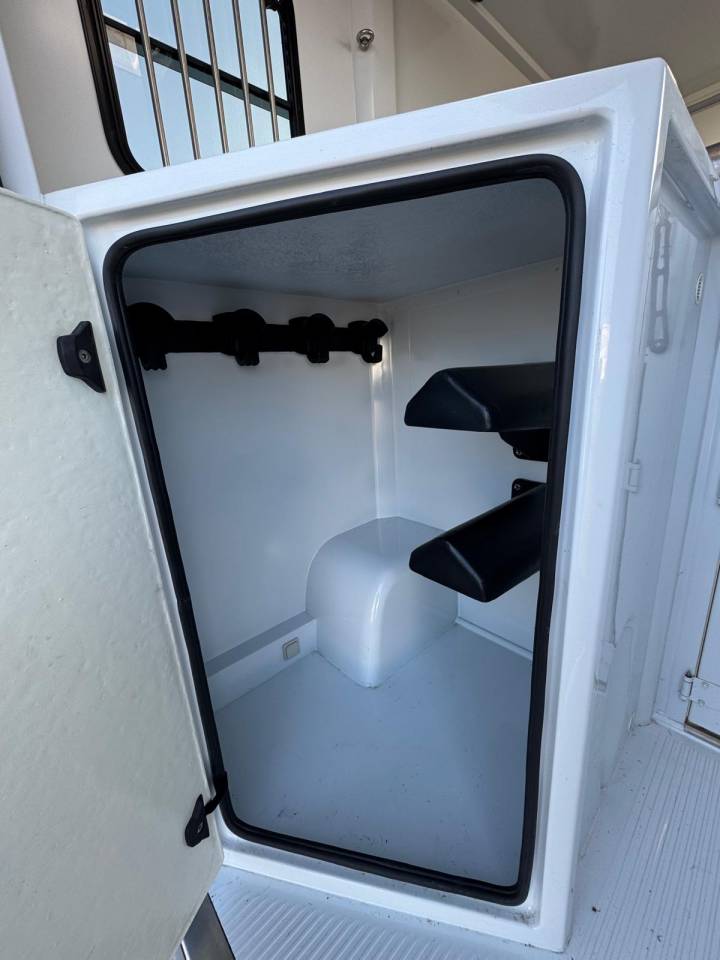 Furgoneta para caballos Chardron Renault Master 2023 De segunda mano