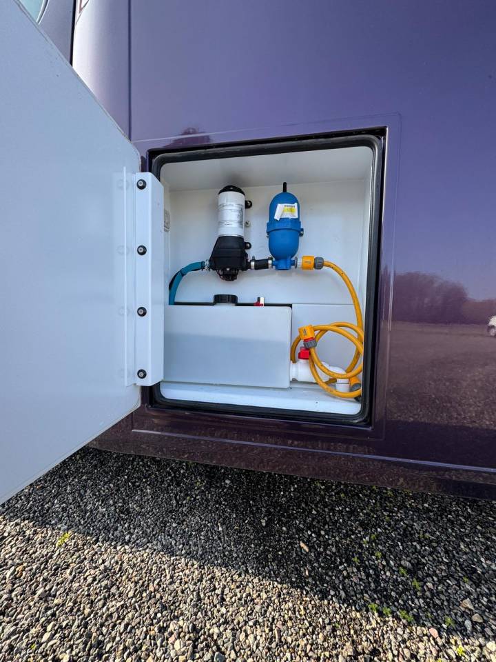 Furgoneta para caballos Chardron Renault Master 2023 De segunda mano