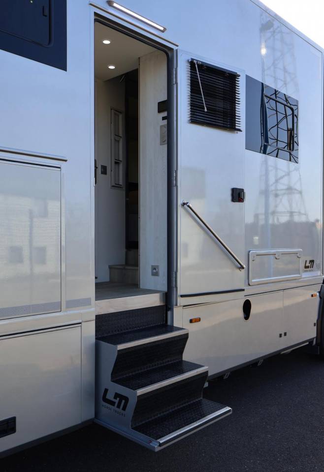 Camión para caballos - Otra marca - MAN TGS 26.430 PAILLARD 8 CHEVAUX POP OUT 2025 Nuevo