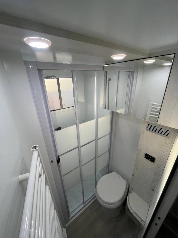 Camión para caballos - Otra marca - MAN TGS 26.430 PAILLARD 8 CHEVAUX POP OUT 2025 Nuevo