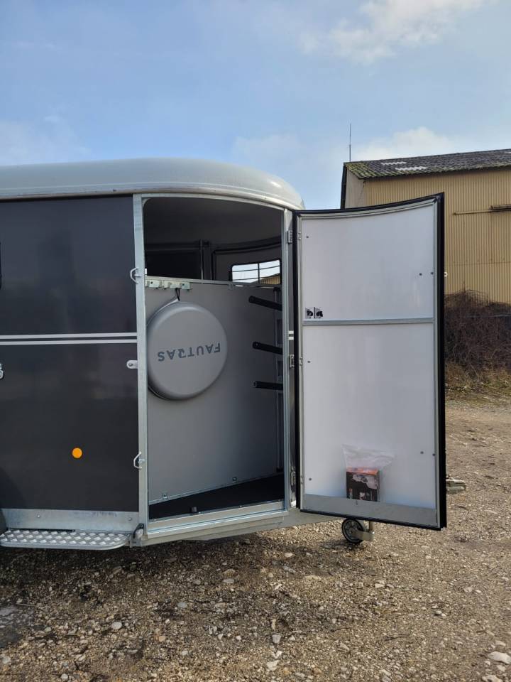 Van caballos Fautras oblic +3 3 Caballos 2025 Nuevo