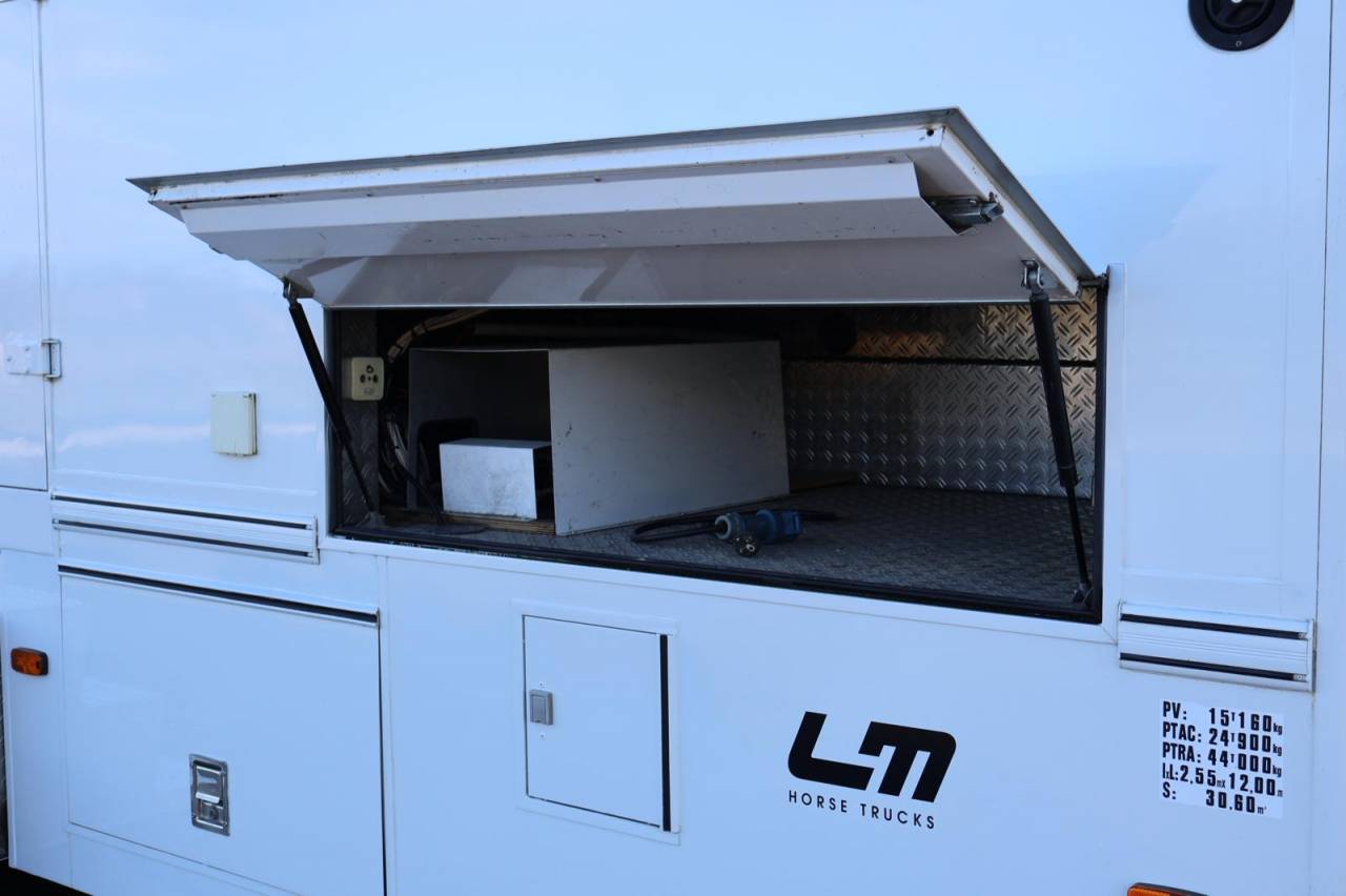 Camión para caballos - Otra marca - MAN TGA 26.430 JL POP OUT 2007 De segunda mano