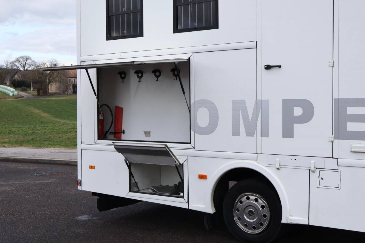 Camión para caballos - Otra marca - AK ATEGO 4 CHEVAUX 8.180 2014 De segunda mano