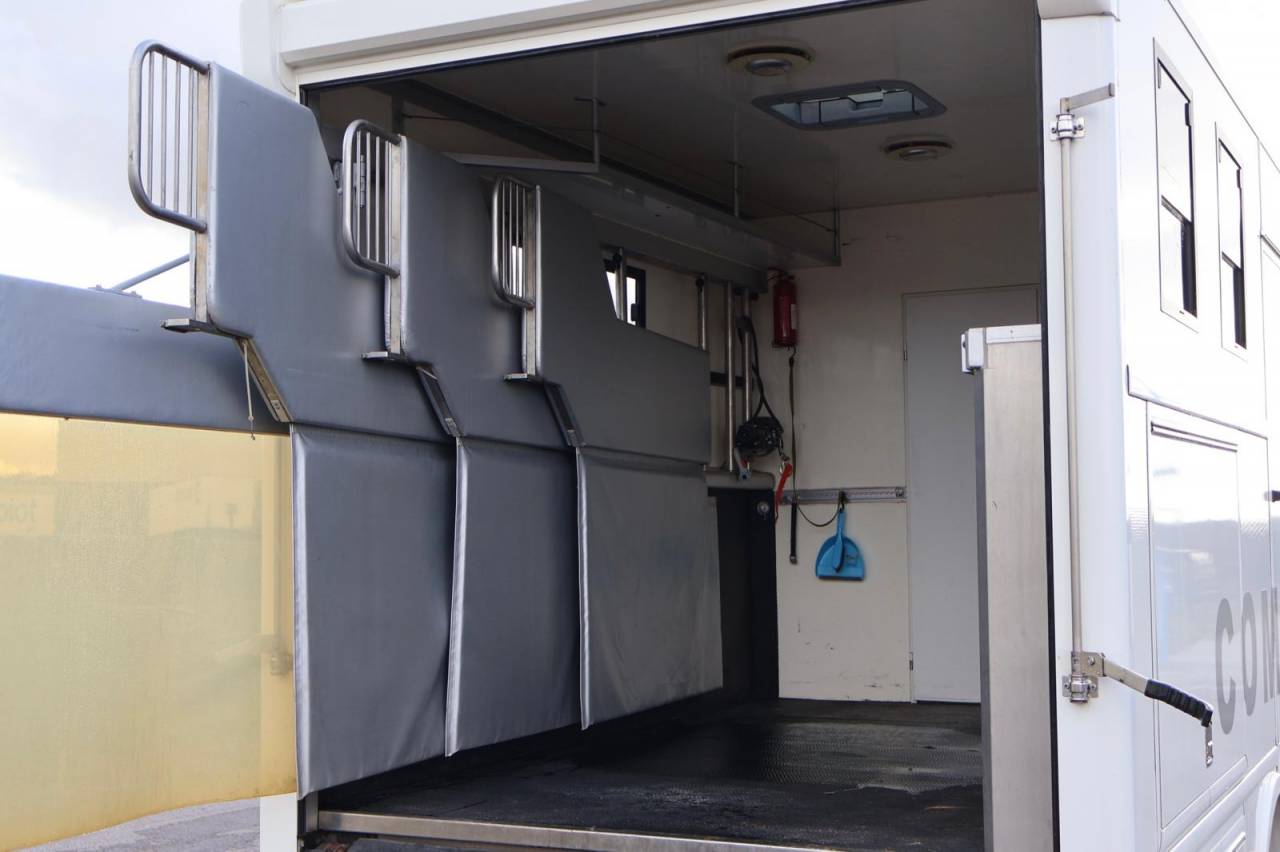 Camión para caballos - Otra marca - AK ATEGO 4 CHEVAUX 8.180 2014 De segunda mano