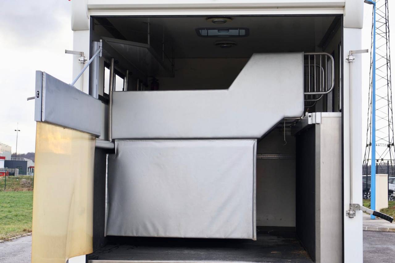 Camión para caballos - Otra marca - AK ATEGO 4 CHEVAUX 8.180 2014 De segunda mano