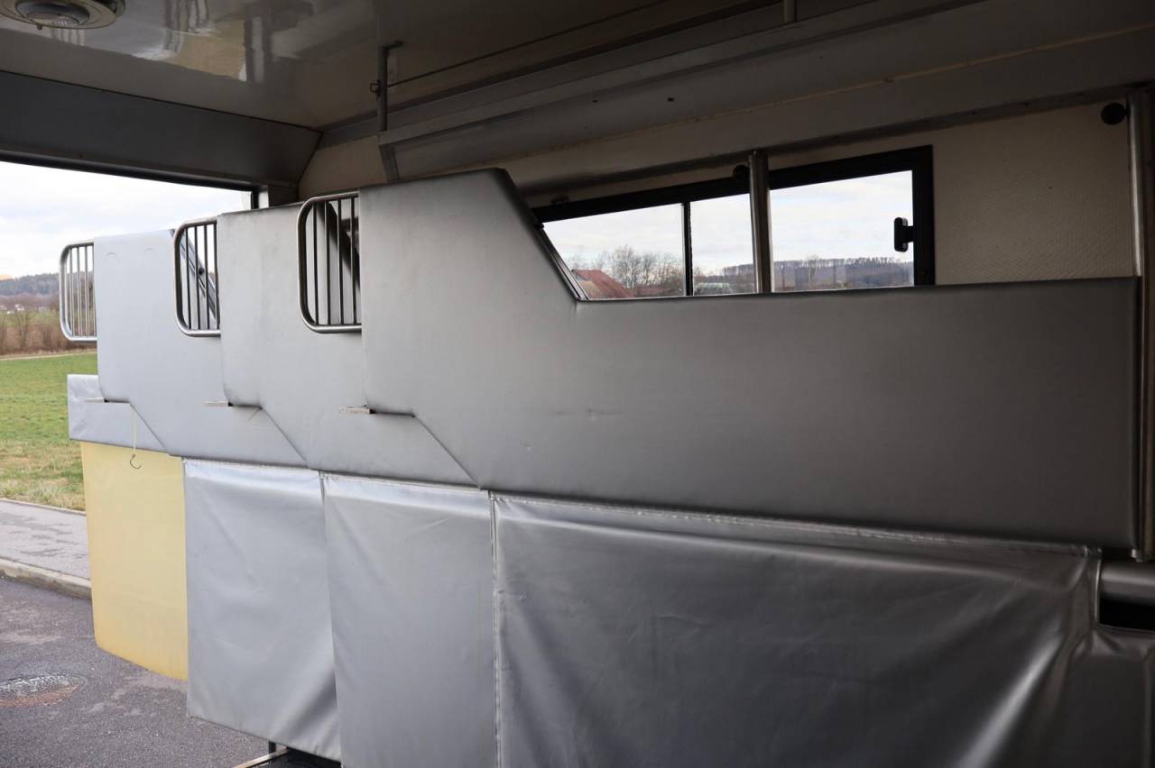 Camión para caballos - Otra marca - AK ATEGO 4 CHEVAUX 8.180 2014 De segunda mano