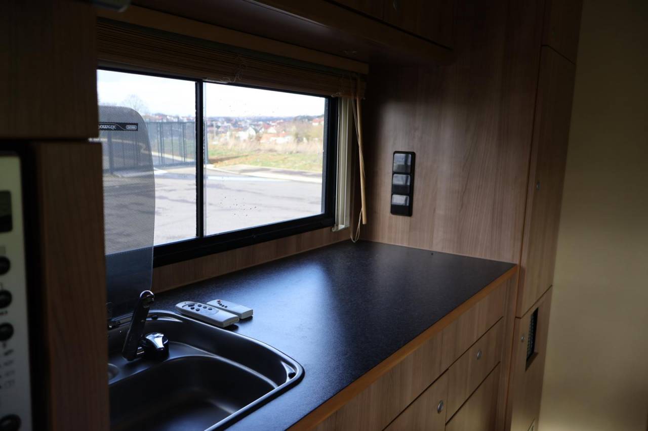 Camión para caballos - Otra marca - AK ATEGO 4 CHEVAUX 8.180 2014 De segunda mano