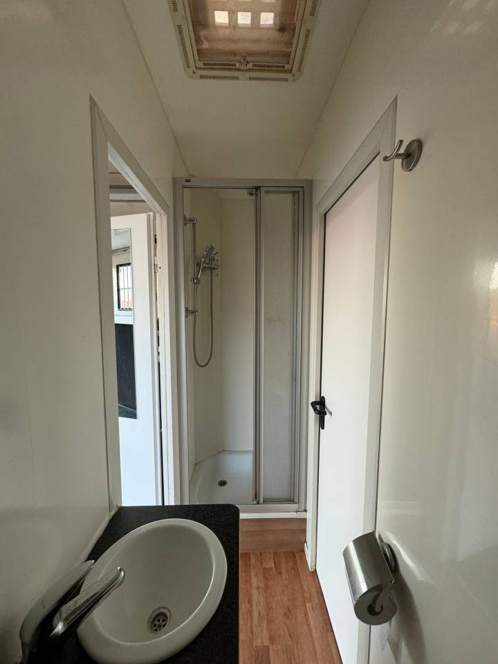 Camión para caballos - Otra marca - AK ATEGO 4 CHEVAUX 8.180 2014 De segunda mano