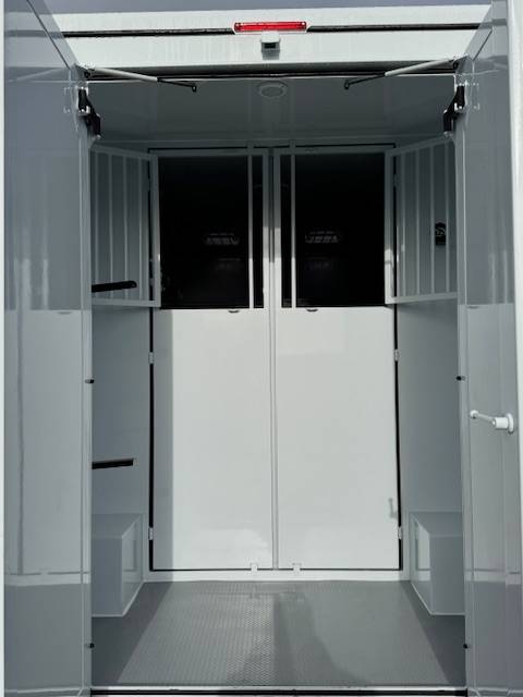 Furgoneta para caballos TBST Renault Master 2025 Nuevo