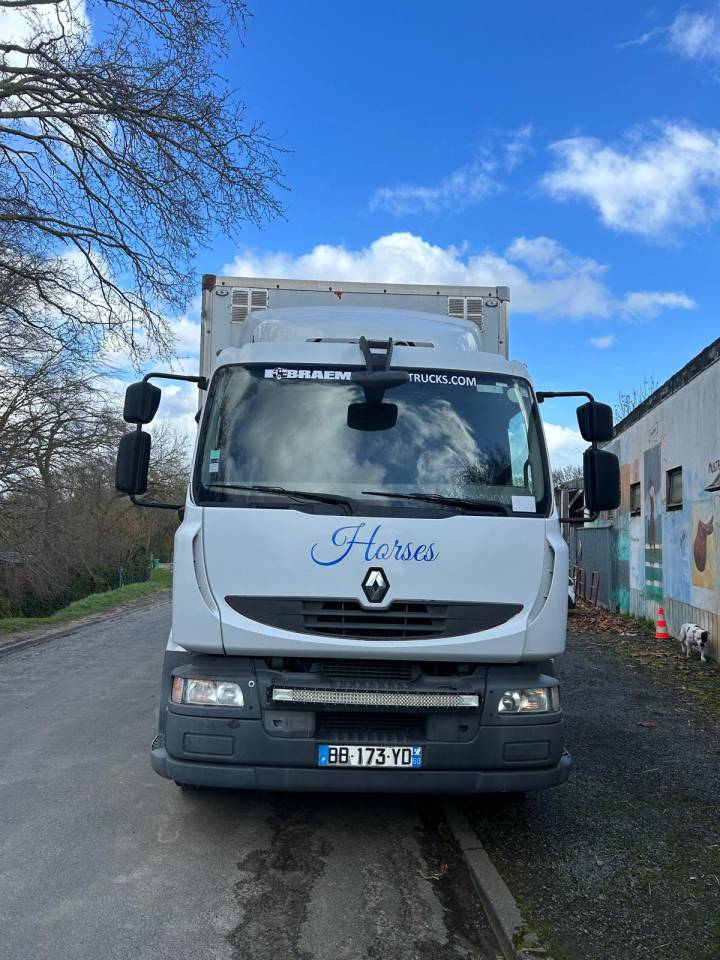 Cami&oacute;n para caballos Renault midle 2011 De segunda mano