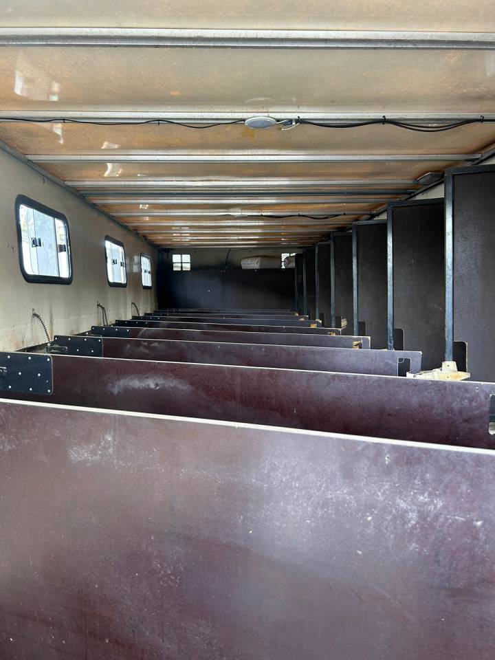 Cami&oacute;n para caballos Renault midle 2011 De segunda mano