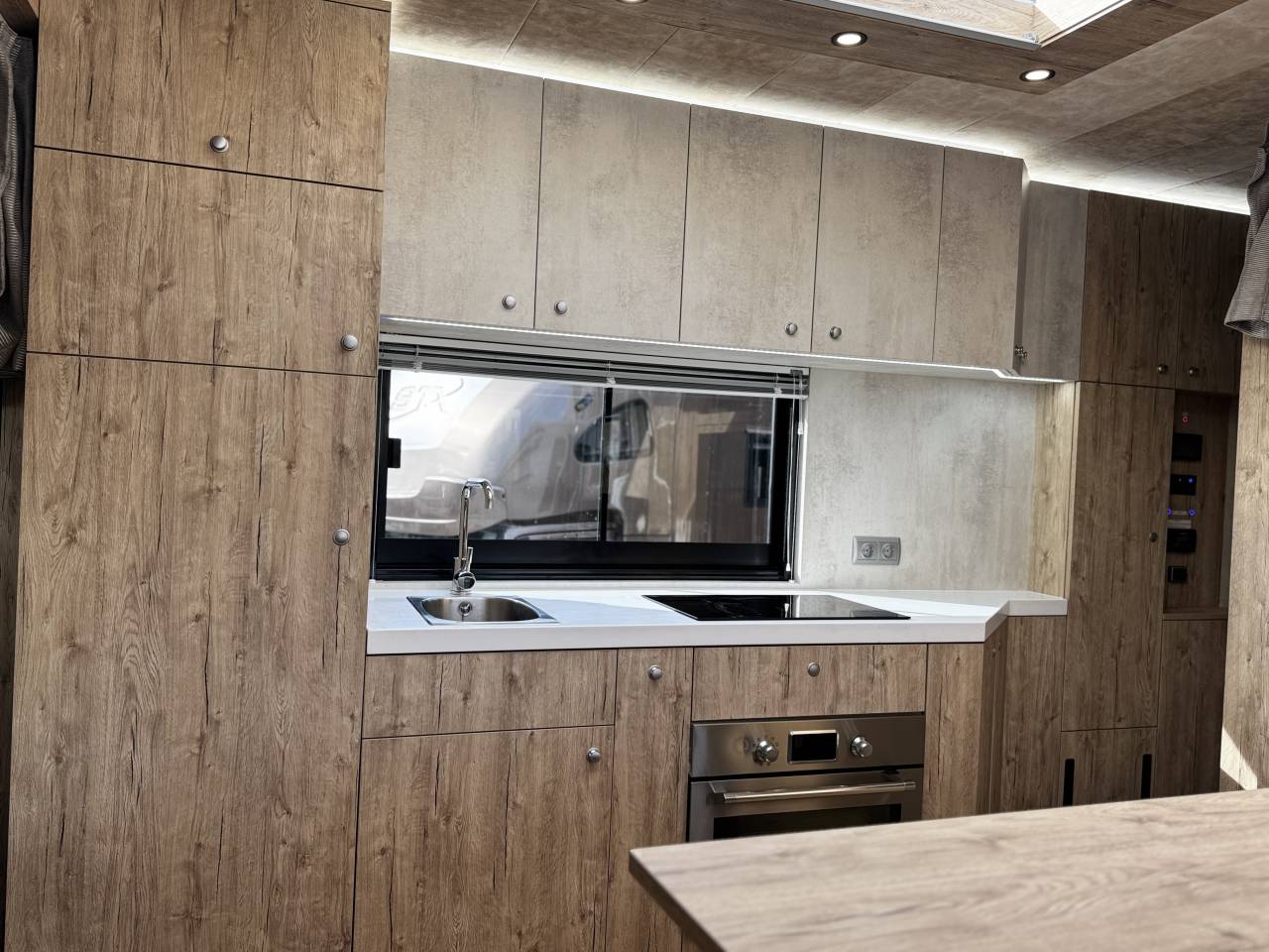 Camión para caballos Volvo FH 6  2024 De segunda mano