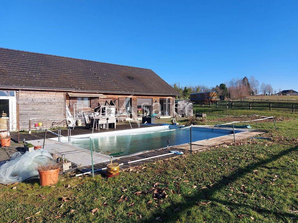 Explotación agrícola En venta Corrèze