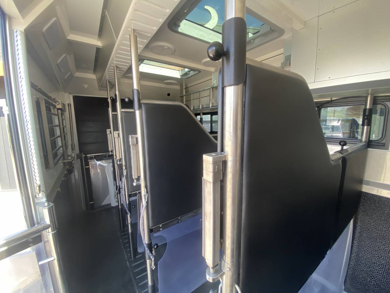 Camión para caballos STX  2025 Nuevo