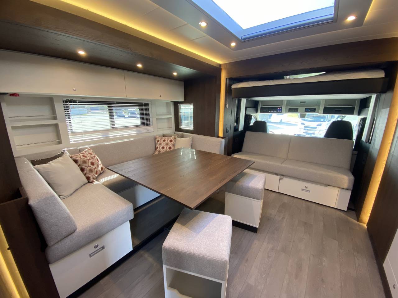 Camión para caballos STX  2025 Nuevo