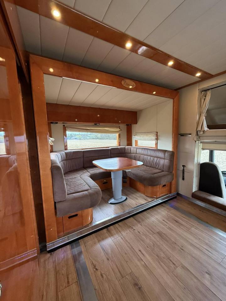 Camión para caballos Renault midlum 300 cv 2013 De segunda mano