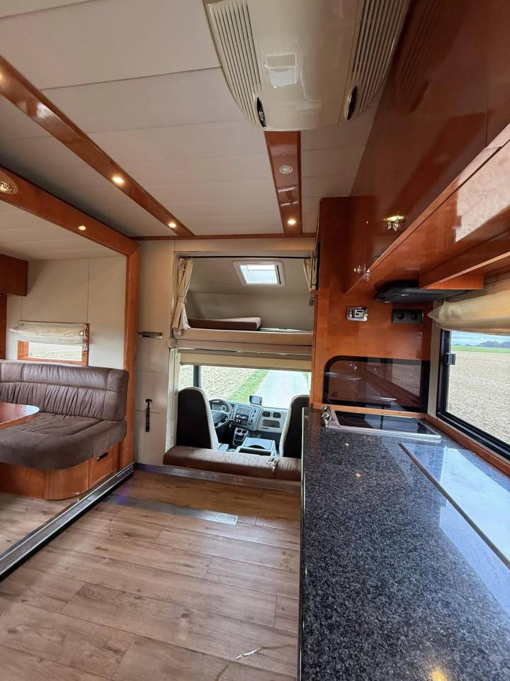 Camión para caballos Renault midlum 300 cv 2013 De segunda mano