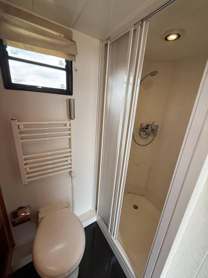 Camión para caballos Renault midlum 300 cv 2013 De segunda mano