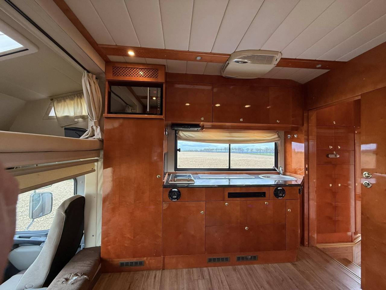 Camión para caballos Renault midlum 300 cv 2013 De segunda mano