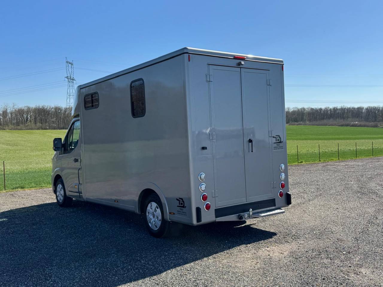 Furgoneta para caballos TBST Renault Master 2025 Nuevo