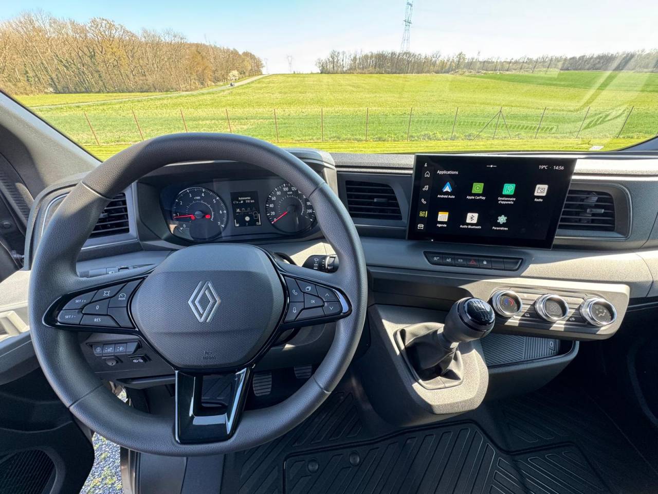 Furgoneta para caballos TBST Renault Master 2025 Nuevo