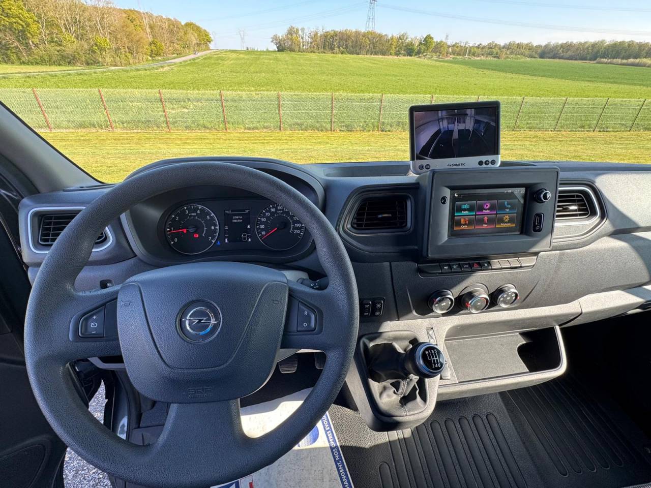 Furgoneta para caballos AKX Renault 2021 De segunda mano