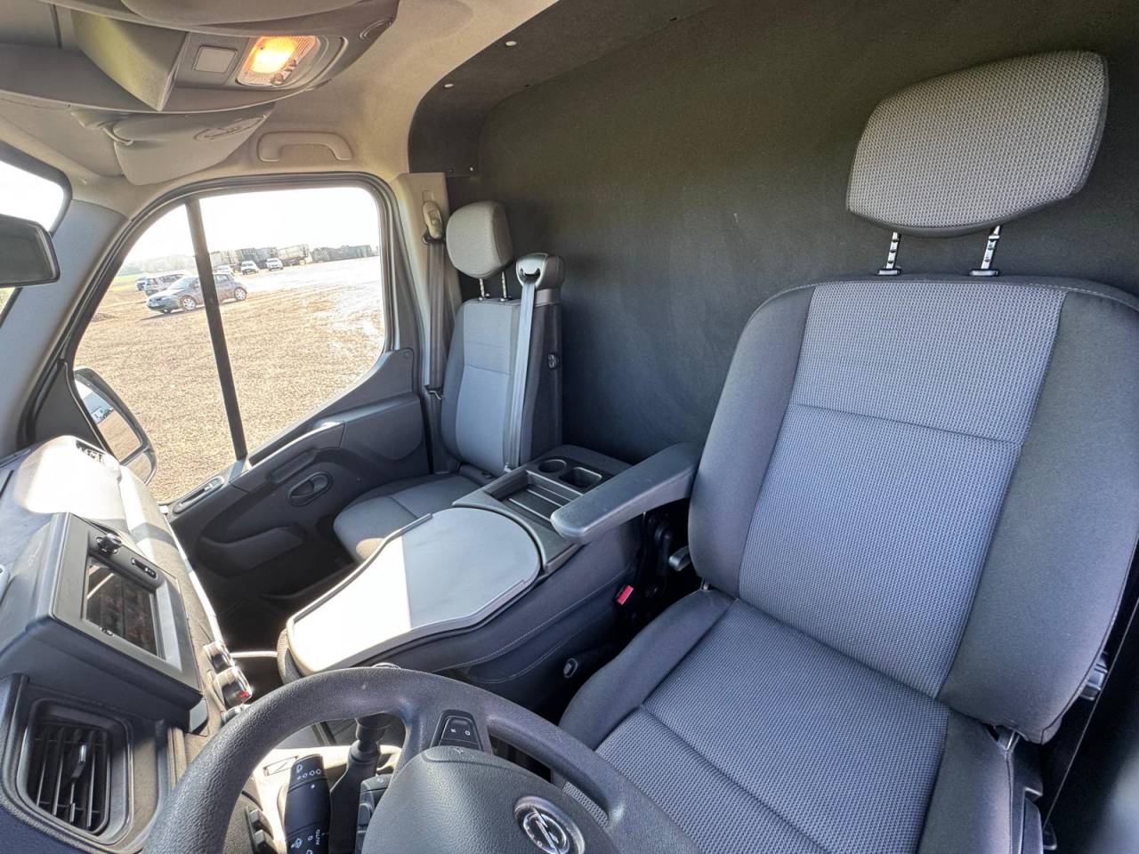 Furgoneta para caballos AKX Renault 2021 De segunda mano