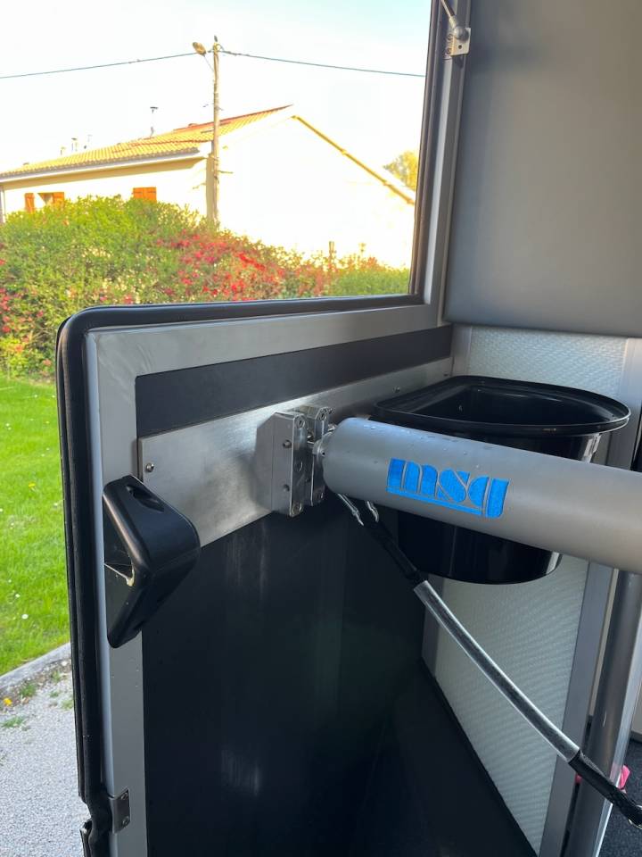 Furgoneta para caballos Otra marca NISSAN 0 Nuevo