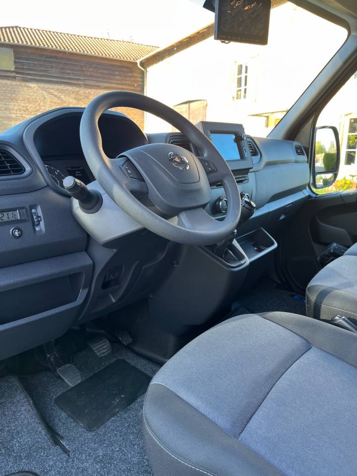 Furgoneta para caballos Otra marca NISSAN 0 Nuevo