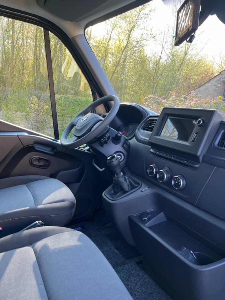 Furgoneta para caballos Otra marca NISSAN 0 Nuevo