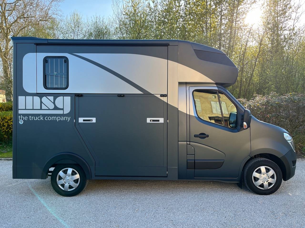 Furgoneta para caballos Otra marca NISSAN 0 Nuevo