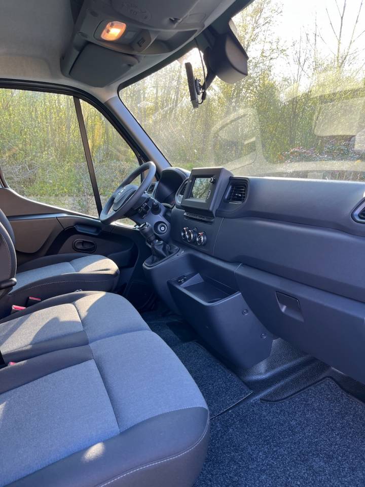 Furgoneta para caballos Otra marca NISSAN 0 Nuevo