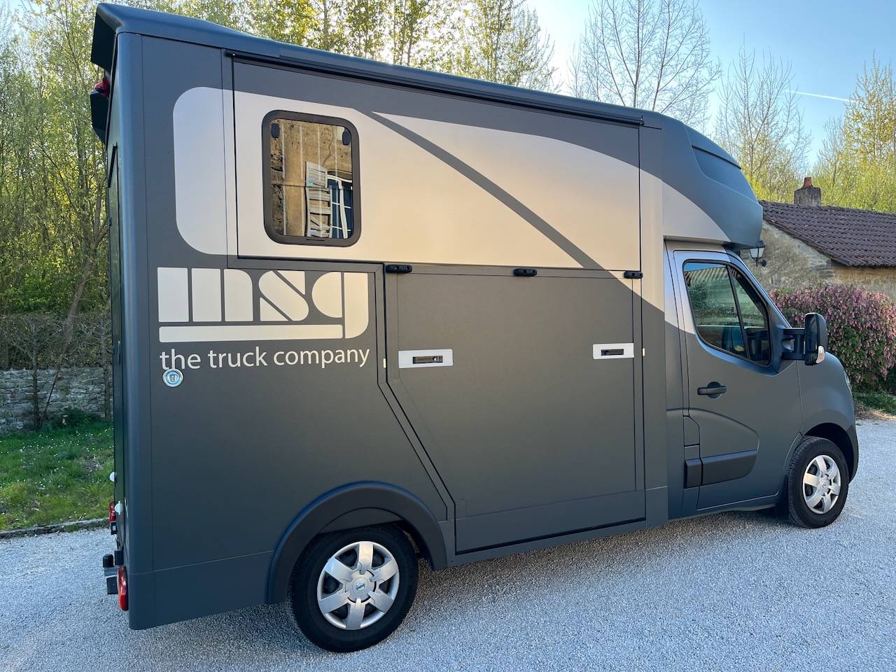 Furgoneta para caballos Otra marca NISSAN 0 Nuevo