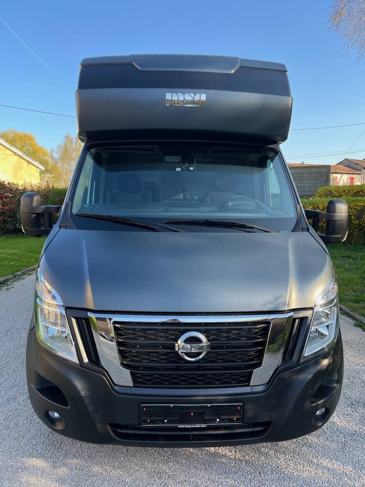 Furgoneta para caballos Otra marca NISSAN 0 Nuevo