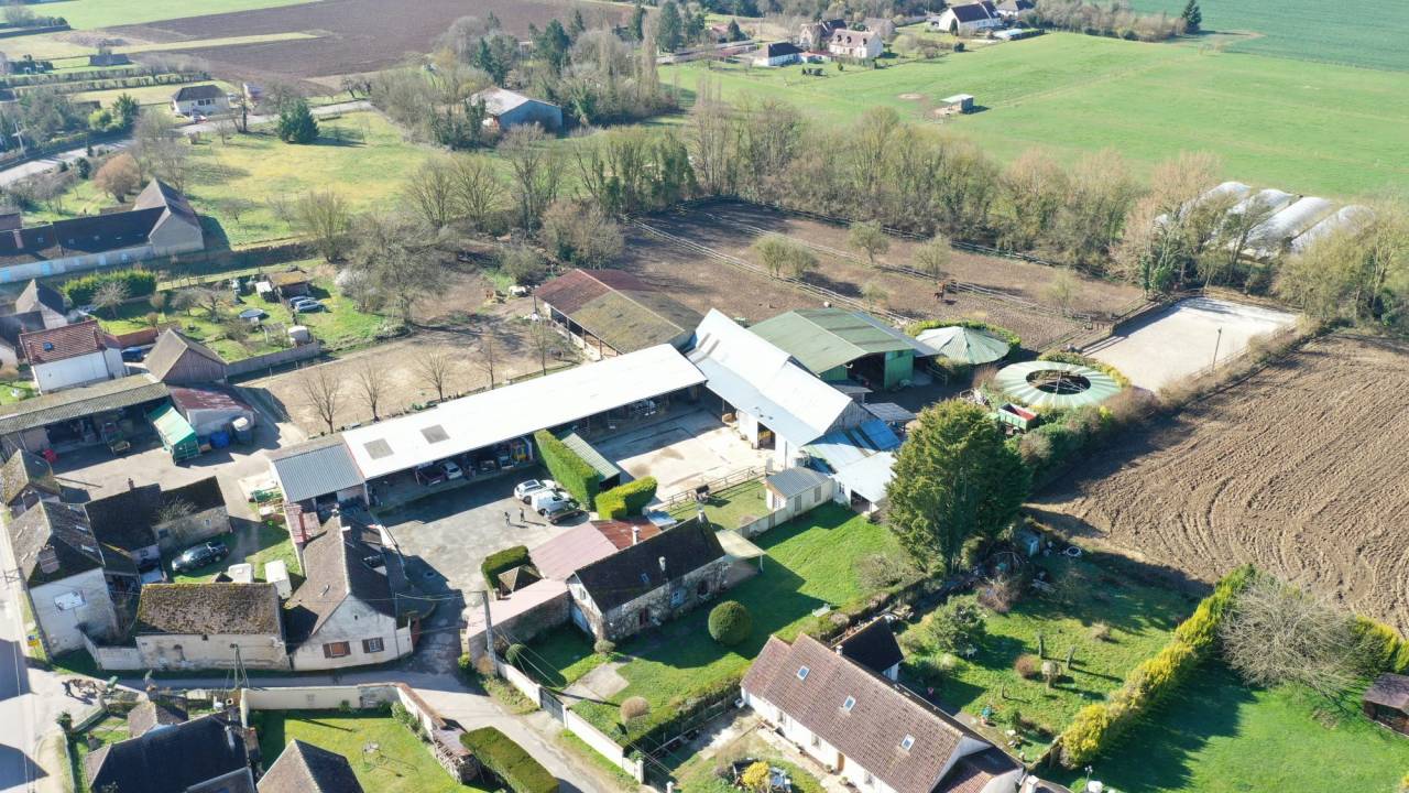 Cuadra de propietarios En venta Yonne